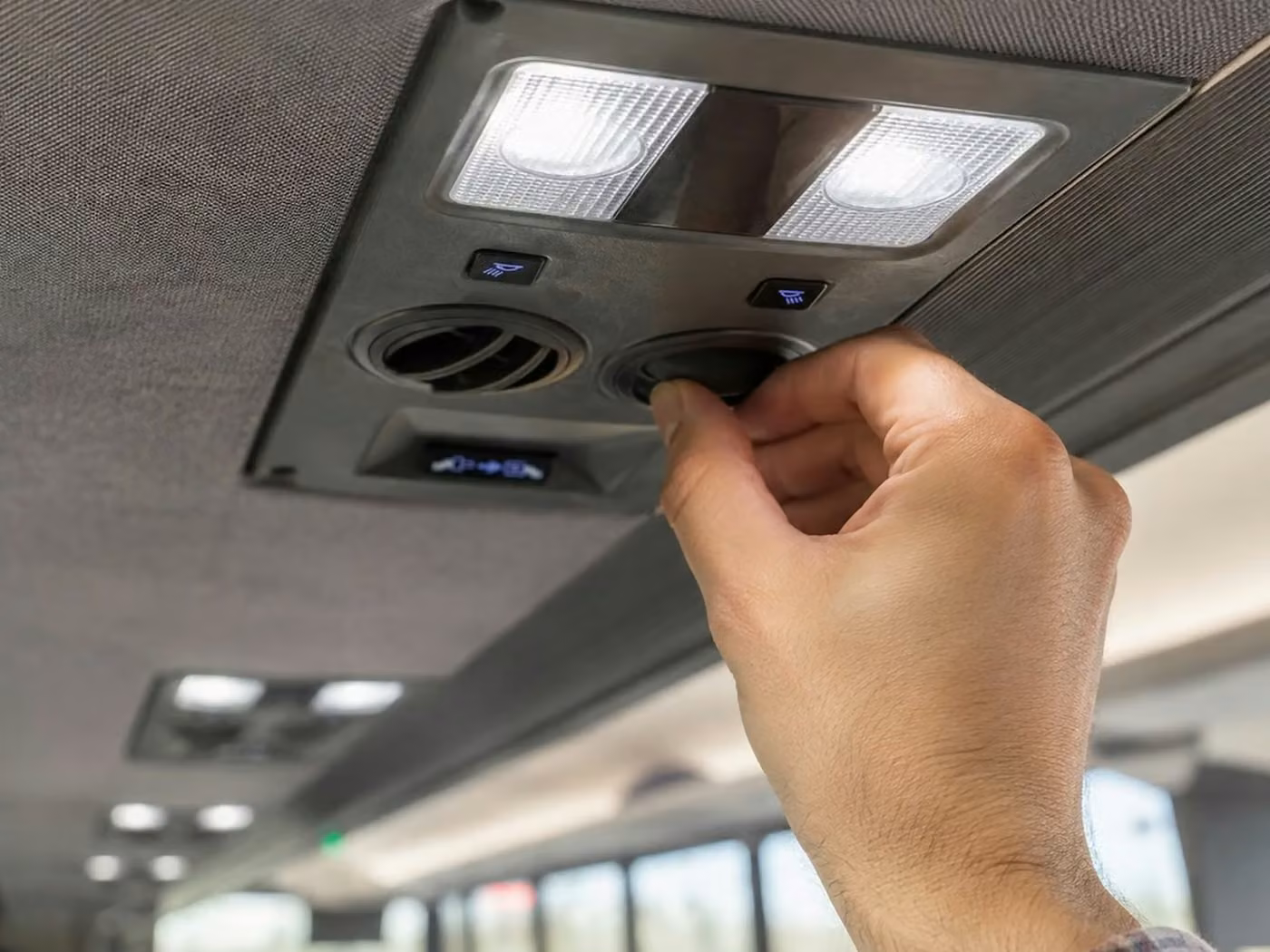 dunedin 15 passenger minibus air conditioning