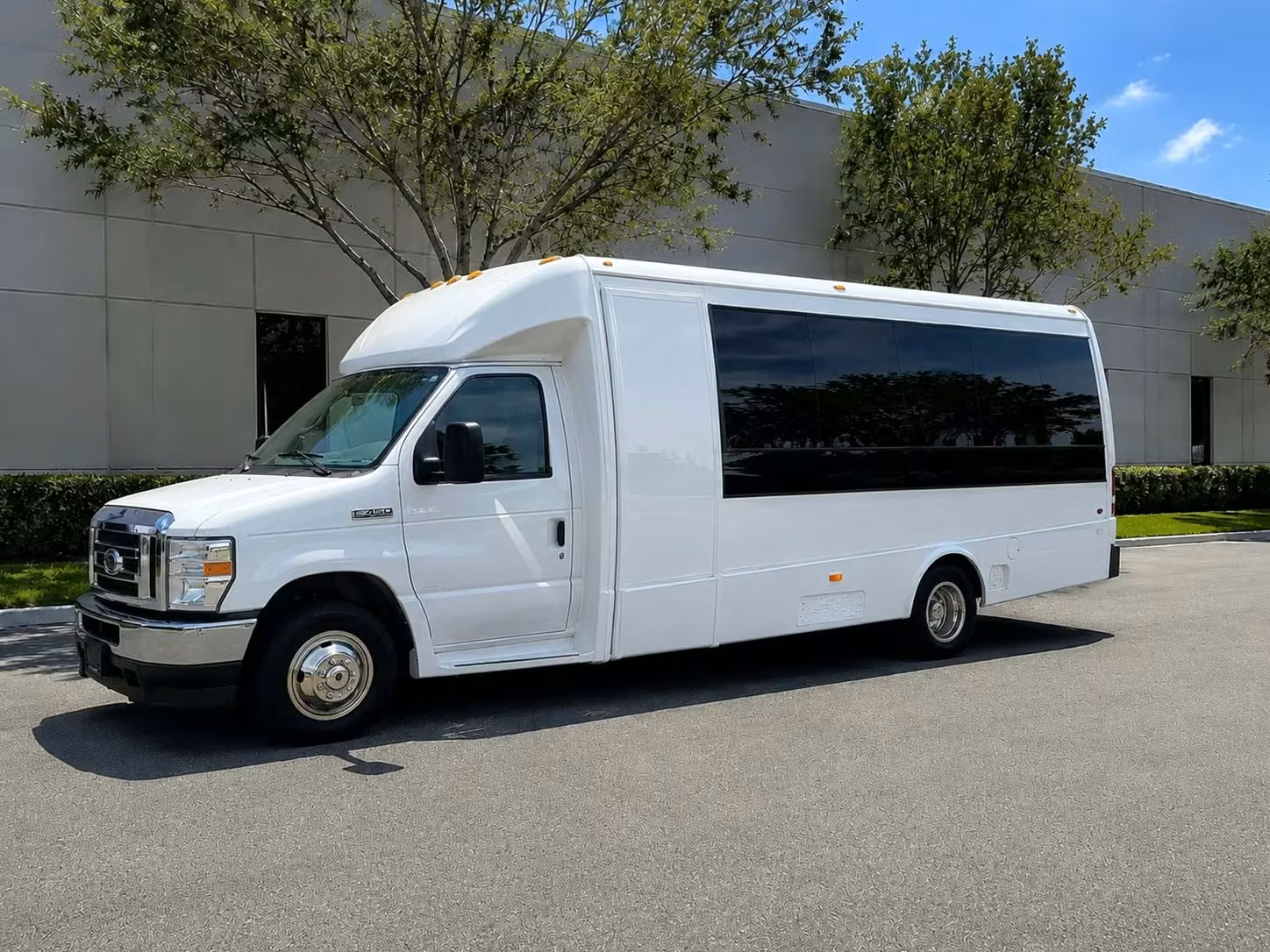 dunedin 15 passenger minibus rental