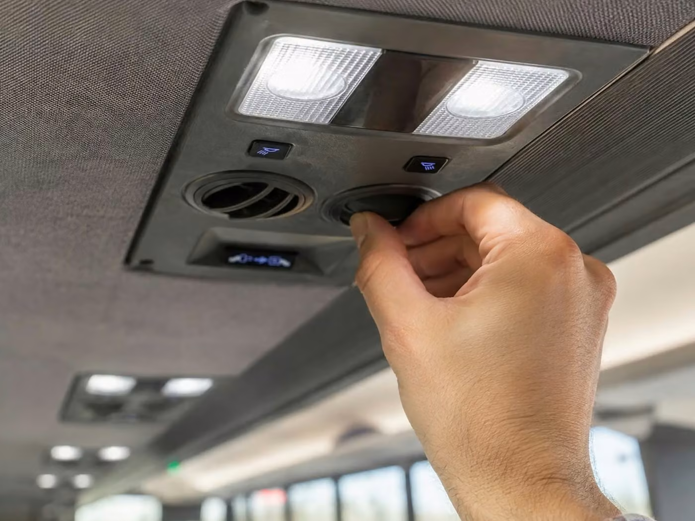 dunedin 18 passenger minibus climate control