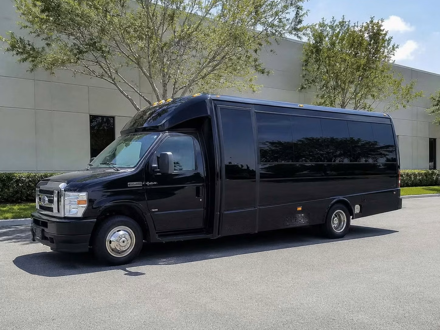 dunedin 18 passenger minibus rental