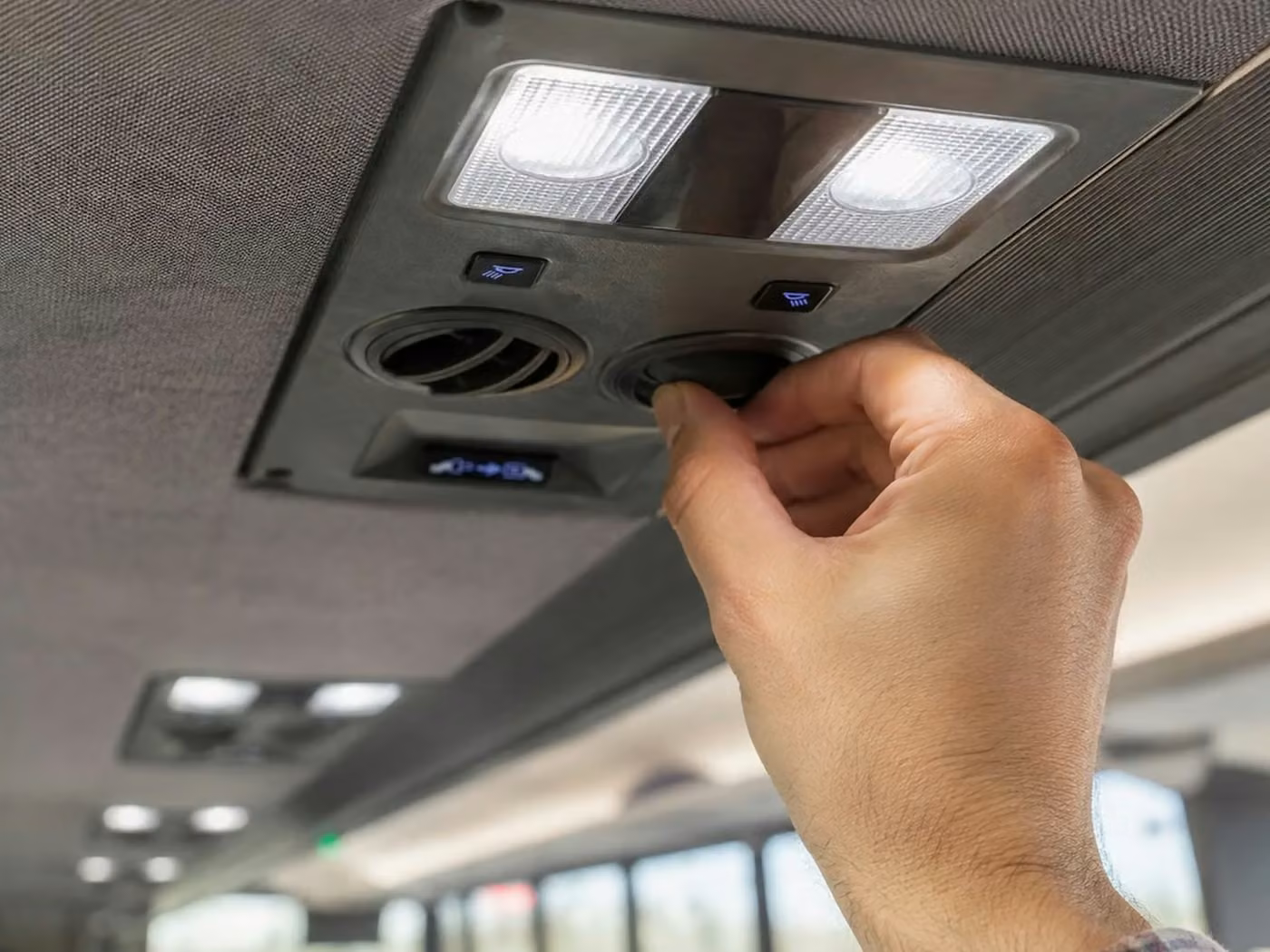 dunedin 20 passenger minibus air conditioning