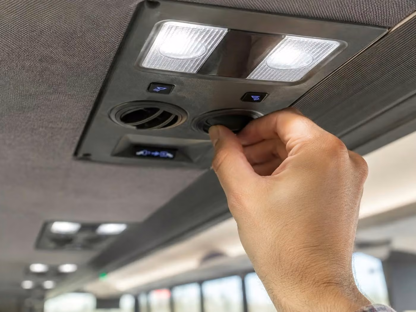 dunedin 25 passenger minibus air conditioning