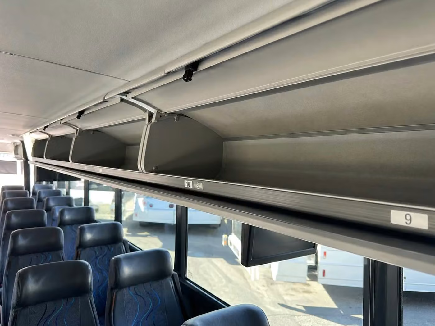 dunedin 28 passenger minibus overhead storage