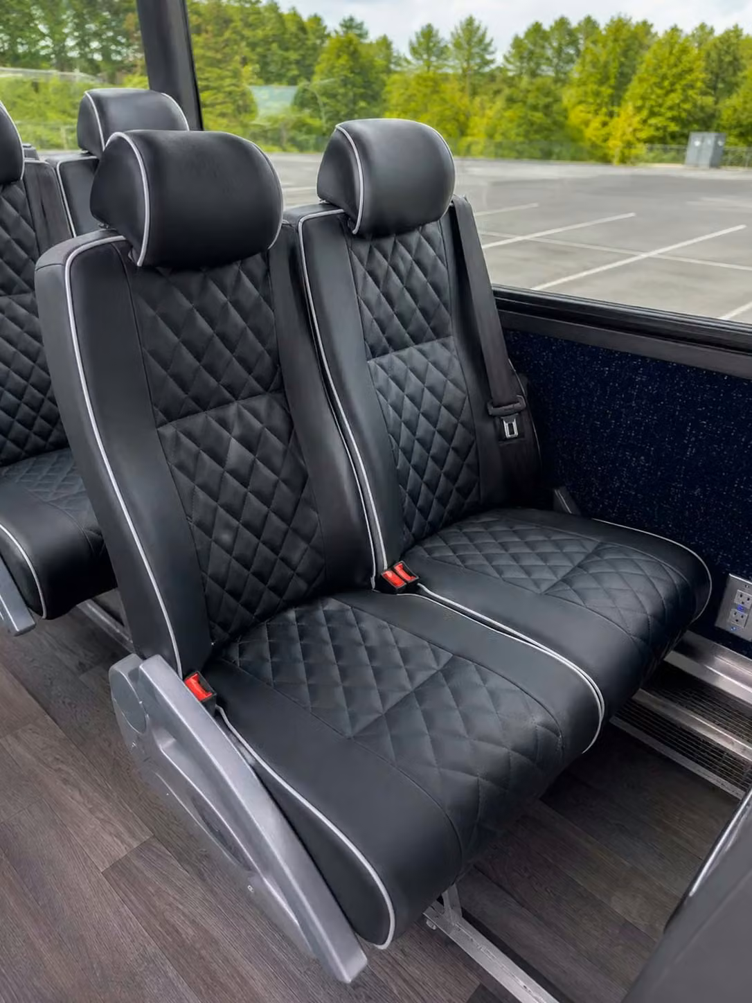 dunedin charter bus reclining seats