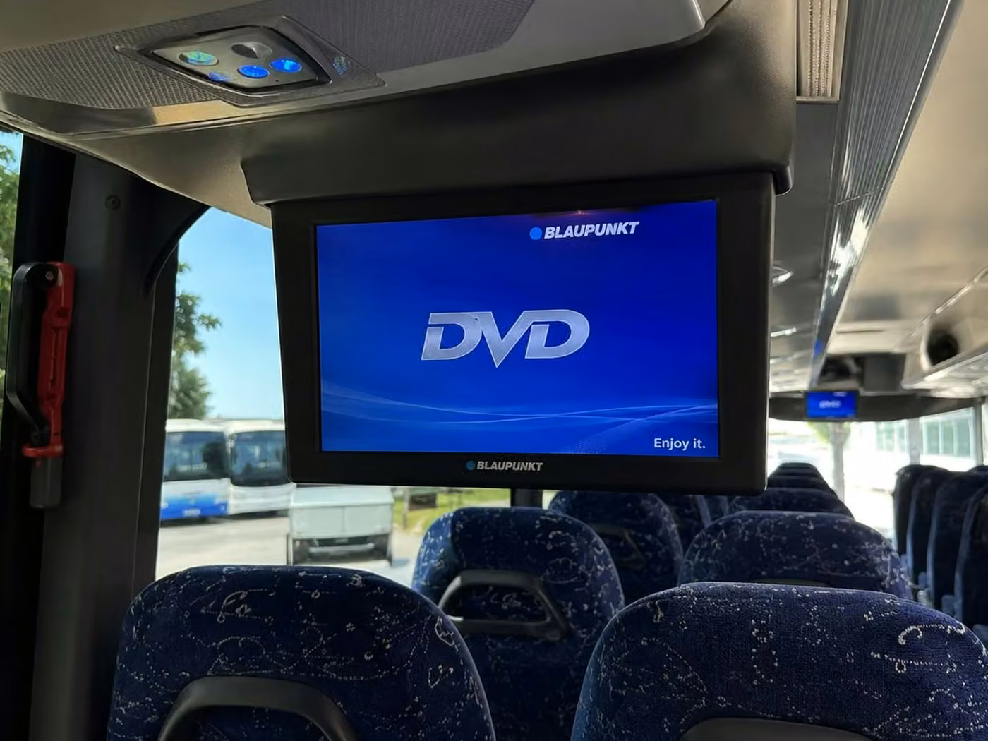 dunedin charter bus tv monitors
